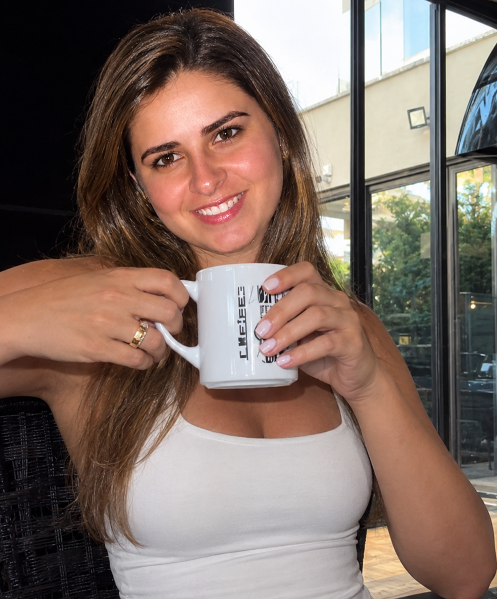 Paty em estúdio fotográfico